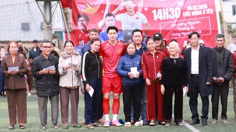 Đình Bắc ủng hộ 60 triệu đồng và ghi 4 bàn tại giải thiện nguyện